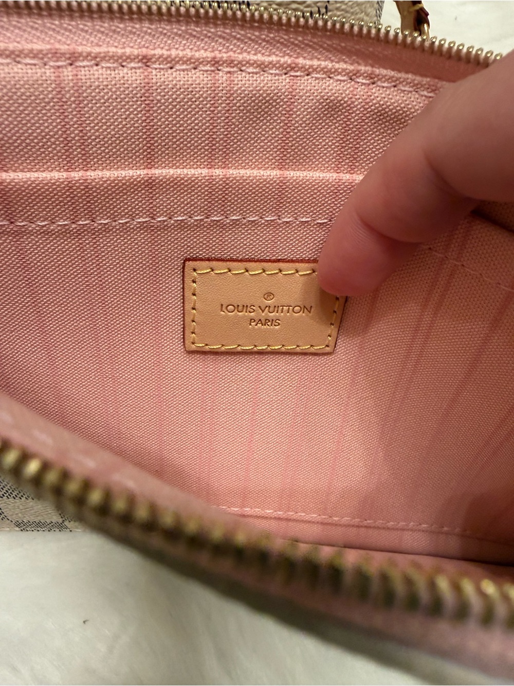 Louis Vuitton Neverfull MM - Picture 14 of 16